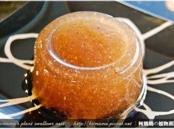 step6: 黑木耳健康凍有原味微甜、原味無糖、薑汁微甜、薑汁無糖四種口味，除直接食用黑木耳健康凍的原始風味之外，也可以依照個人喜好與口感，添加鮮奶、蜂蜜、煉乳等<span class="group_1">食材</span>來增味！！