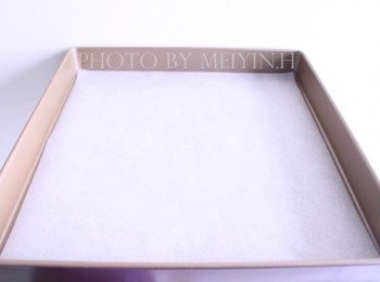 step1: 烤盤墊入油紙，預熱烤箱170度。