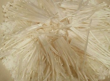 step3: 將飯鋪系30 buffet上，鋪上金針菇。