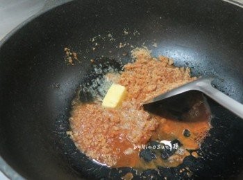 step7: 一杯糖小火融化．加入奶油