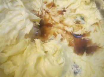 step13: － 加入檸檬汁和雲喱拿香油拌勻