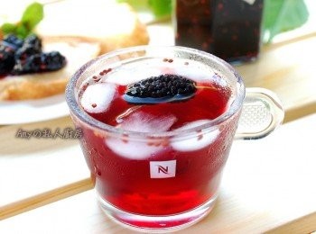 step14: 將桑椹濃縮果汁及開水以1:1的比例調和,就是一杯很消暑的天然果汁喔!