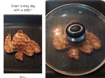 step6: 接著熱鍋後下橄欖油，將<a href="https://bit.ly/3EZL8dD" target="_blank" data-keyword="雞胸" class="guide-link"><strong>雞胸</strong></a> <span style="display:inline-block;vertical-align:middle;margin-top:-3px;color:initial;border-radius:3px;padding:2px 3px;font-size:12px;line-height:14px;background:#87d300;color:#fff;">即買</span> 煎上色，翻面略煎後，在<a href="https://bit.ly/3EZL8dD" target="_blank" data-keyword="雞胸" class="guide-link"><strong>雞胸</strong></a> <span style="display:inline-block;vertical-align:middle;margin-top:-3px;color:initial;border-radius:3px;padding:2px 3px;font-size:12px;line-height:14px;background:#87d300;color:#fff;">即買</span> 周圍擠半顆檸檬汁，蓋鍋蓋小火煎2-3分鐘後關火燜1-2分鐘，這樣<a href="https://bit.ly/3EZL8dD" target="_blank" data-keyword="雞胸" class="guide-link"><strong>雞胸</strong></a> <span style="display:inline-block;vertical-align:middle;margin-top:-3px;color:initial;border-radius:3px;padding:2px 3px;font-size:12px;line-height:14px;background:#87d300;color:#fff;">即買</span> 嫩又多汁。