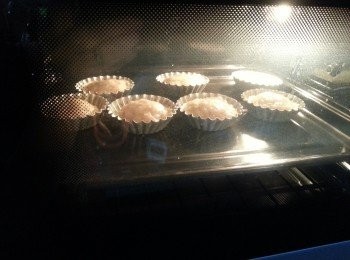 step9: 預熱焗爐230度8分鐘,將酥皮放入焗爐後焗約10-13分鐘(因每個焗爐溫度會不同需目測)