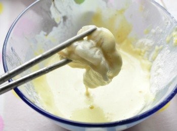 step3: 再將蝦球均勻沾裹粉糊