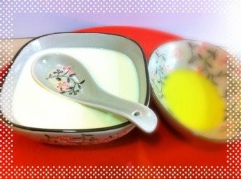 step4: 最後將奶倒入薑汁碗內，不要移動碗，三分鐘便可吃了。