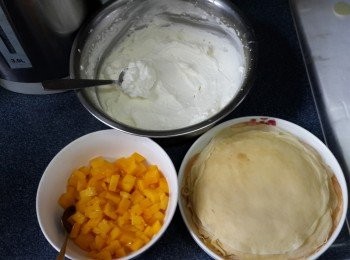 step13: 將芒果洗淨切粒，準備將餡料同餅皮結合