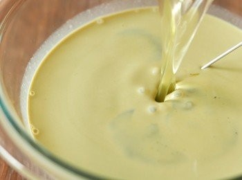 step10: 加入已過濾的蛋白和雲呢拿香油拌勻。