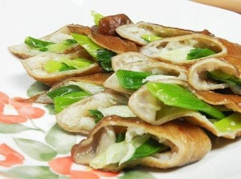 step11: 切好的腸包蔥非常的香脆~還可以撒上一些白胡椒粉~真讓人忍不住一口接一口~