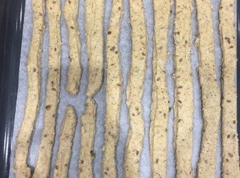 step6: 切好後放在烤盤然後放在焗爐發酵30分鐘。