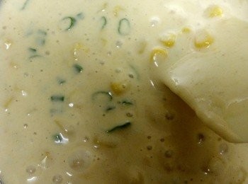 step2: 加上玉米和沖花，直到混合均匀。