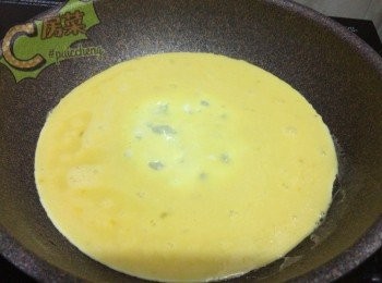 step1: 蛋同奶發勻, 加鹽, 備用