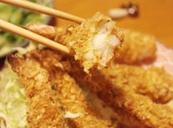 step8: 蝦肉還彈Q耶~~水波爐料理好方便呀^^" 雖然油炸比較香但是用烤的方式也一樣美味更健康唷!!!