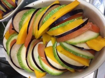 step1: 南瓜蒸15分鐘去皮切片, 其餘蔬菜都切片