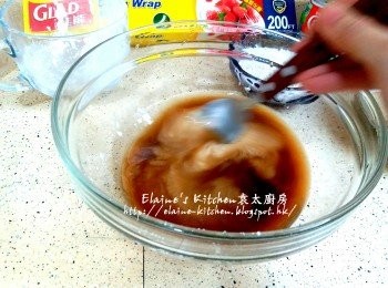 step10: 將200ml的涼粉水放入大碗內 , 加入生粉拌勻至稀粉漿