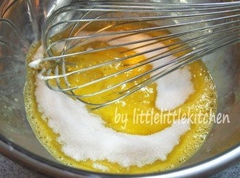 step1: 打勻雞蛋和砂糖