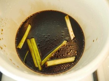 step2: *將所有<span class="group_2">醬汁</span>配料放入小鍋內煮滾備用~