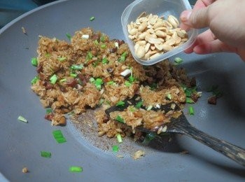 step11: 加入花生炒勻即可熄火