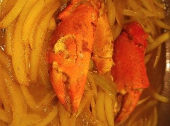 step5: 先下蟹蚶煮兩三分鐘。