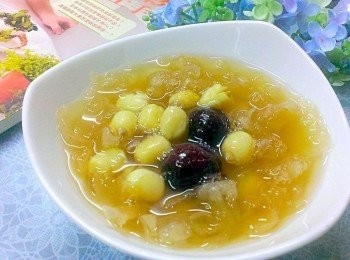 step8: 煮好的正港白河蓮子~非常的鬆軟密~香甜可口~一定是要產季的白河蓮子才會有的口感~冰過之後吃起來QQ的又是另一種風味~非常的好吃非常的適合夏天的一道甜點~