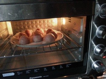 step20: 包好餡後放回雪櫃雪15分鐘才焗,此刻可以先預熱焗爐,用230c預熱15分鐘,將酥餅入爐後轉180-190c焗25-30分鐘即可(因每個爐溫不同,需目測)