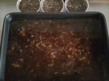 step4: 倒入容器中待涼後放入冰箱冷藏~食用時切成適合大小即可