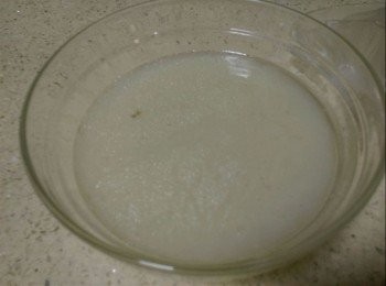 step3: 放涼後豬手可以咬爛又不失爽口，然後把豬手撈起來，剩餘濃濃的白湯可以留著煮其他。