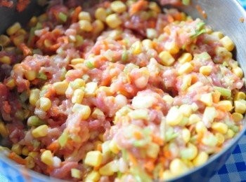 step4: 拌勻後可以先冷藏讓內餡稍凝結更好包或直接包也可