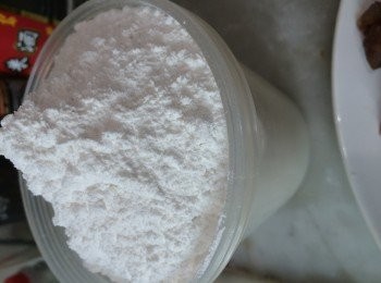 step5: 將蘿蔔絲炒至半軟身, 加 2/3 份臘味粒, 拌勻,