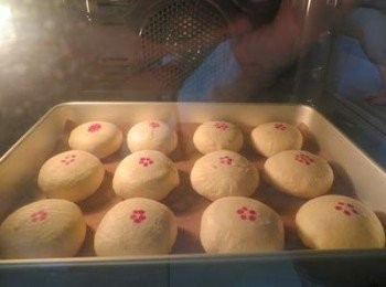 step11: 預熱170度,烤温:放最下方再上一格,上下火160度烤10分,再150度15分,不過還是視自己烤箱為主喲~~(我的原則是前10分注意上色情形太快就先降温10度),出爐喜愛的點心就完成了喲~