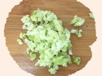 step1: 芹菜、蔥切末
