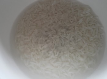 step6: 米，用清水浸洗
