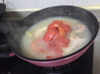 step3: 加入蕃茄再滾起