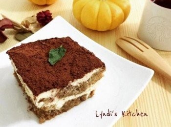 step9: 好久以前第一次做的時候不是用杯子裝的，切起來很漂亮呢！（真的第一次就成功！）