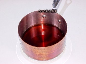 step2: 將醬油及味霖和水倒入小鍋子裡煮滾