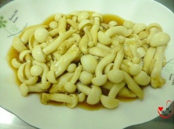 step3: 倒入碗中鋪上剁碎的泡椒微波1~2分鐘(或直接煮熟)