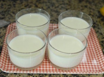 step3: 倒入容器內，待涼後放入雪櫃內最少5個小時