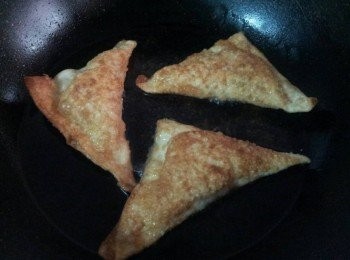 step8: 炸至二面都呈金黃酥脆就可以盛起