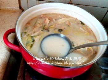 step10: 最後加入無糖豆漿及少許鹽拌勻調味用中火煮至滾 , 熄火焗30分鐘即可