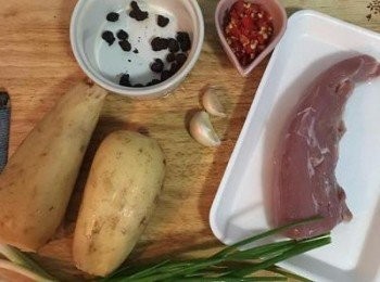 step1: 蓮藕、蒜、蔥洗淨備用。