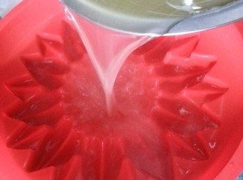 step6: 將已拌勻的柚子蜜倒入模中