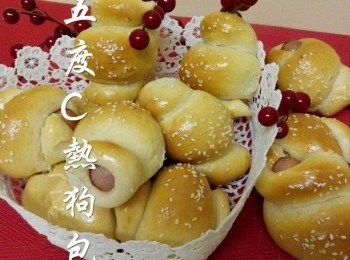 step6: 5、塗上蛋液送入己預熱的烤箱170度15分鐘～20分鐘(自家烤箱溫度請自調整，只供參考)