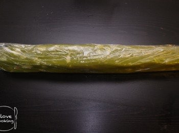 step7: 用保鮮紙包好放入雪櫃(不是冰格) 一小時