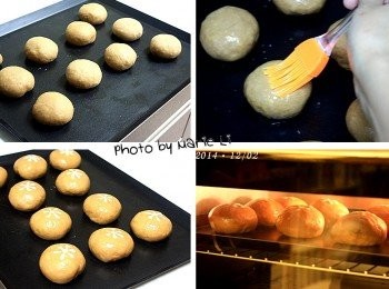step7: 分別把十份小麵糰都包上巧克力餡
靜置在烤盤上約一個小時做最後發酵

發酵完成的麵糰上刷上一層蛋液
我用麵粉和點水，在麵包表面畫上了一朵花
然後將它們送進已事先預熱好的烤箱中烘烤即可

烤箱設定：

上火：         170度
下火：         170度
烤盤放置：      上層
烘焙時間：    20分鐘

※ 每台烤箱的狀況皆不相同，請依自家烤箱的狀況做調整設定。