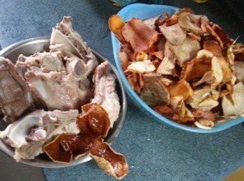 step2: 陳皮浸軟,牛大力.土伏苓.鑽地老鼠買時請檔主代為去皮切片,回家洗淨