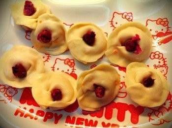 step7: 將餡料用水餃皮包起