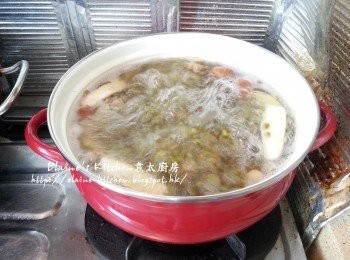 step6: 用中火煲至滾起