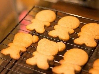 step11: 焗好取出後待變暖夠硬身方可移至放涼架