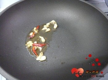 step1: 爆香<span class="group_2">香料</span>