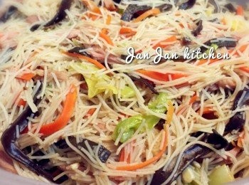 step5: 如覺還有水份，可開大一點火收乾汁液，最後於鑊邊下麻油撈勻即可。